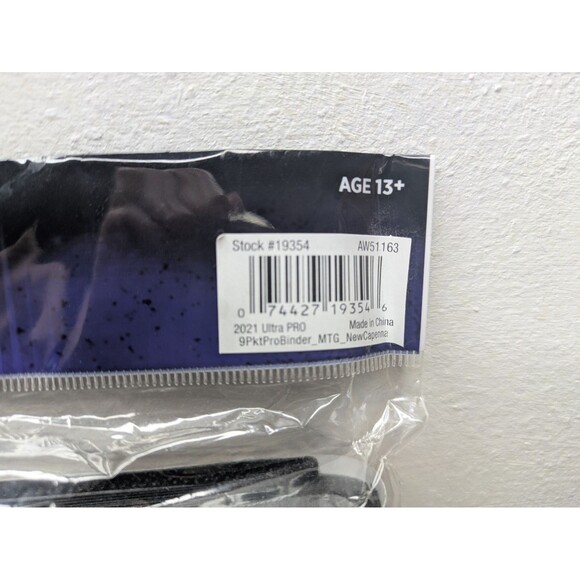 Magic The Gathering Streets of New Capenna Ob Nixilis Elspeth Card Binder NEW - Picture 4 of 8